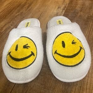 Joe boxer cream & yellow mr winky slippers size 6-7
